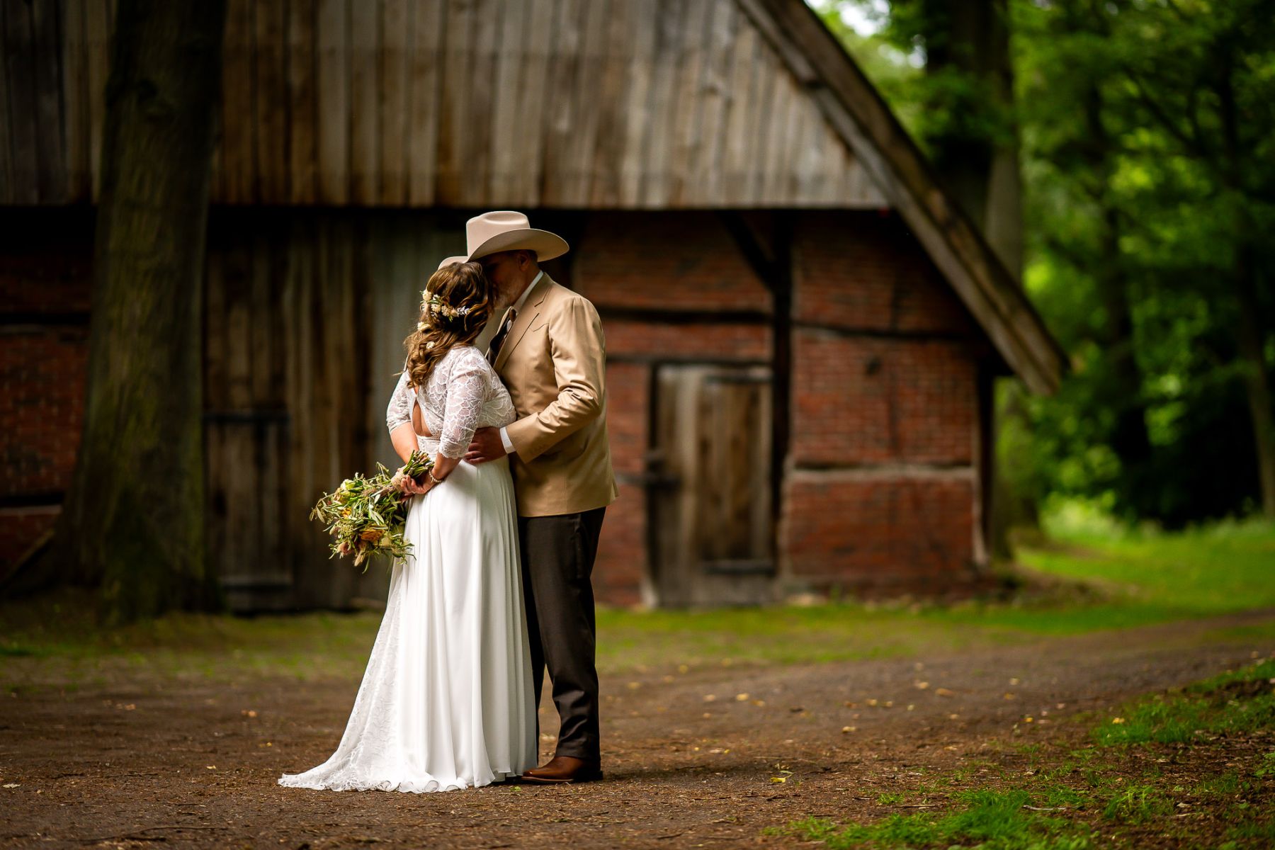 Arno-Monique-Jan-van-de-Maat-Bruidsfotografie-Western-Bruiloft-Bohemian-Twente-Ootmarsum-Erve-Beverborg-De-Lutte-Lutterzand