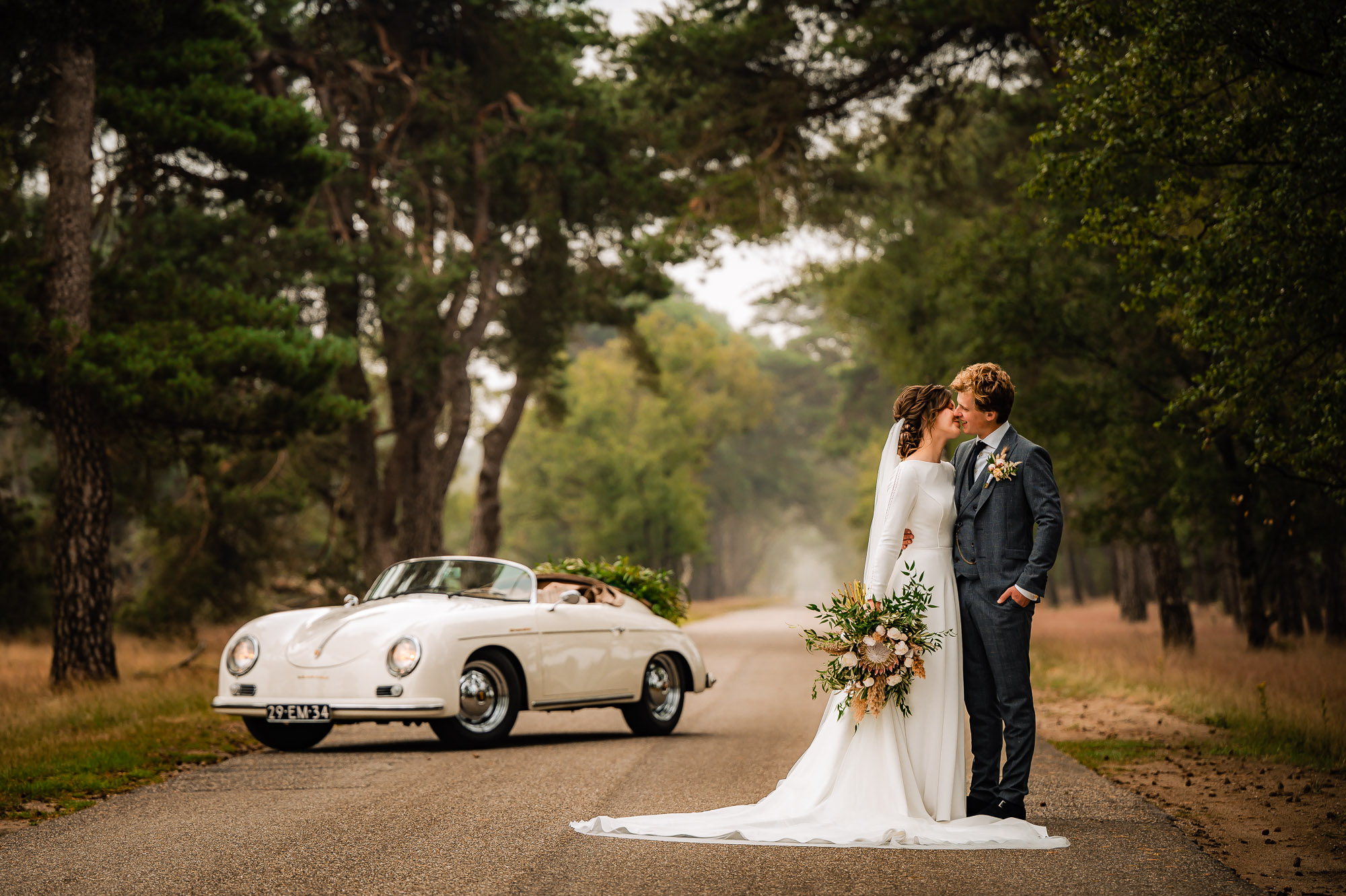 Johnny-Lisanne-Jan-van-de-Maat-Bruidsfotografie-Trouwfotografie-Otterlo-Kootwijkerbroek-Park-Hoge-Veluwe