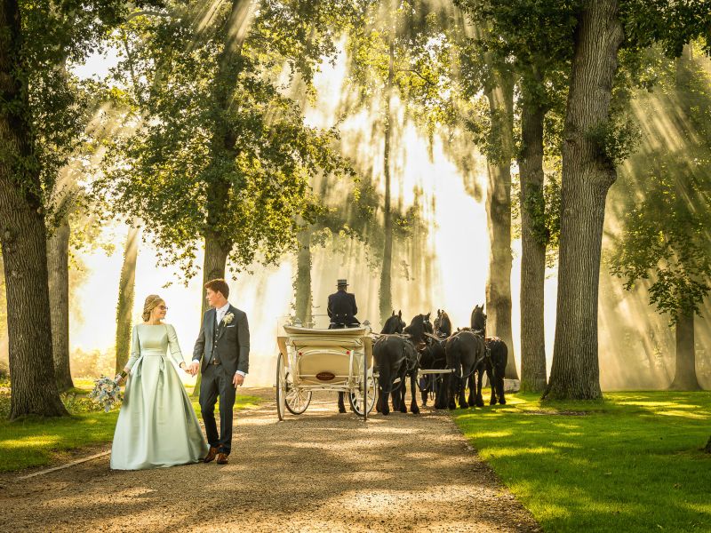 Peter-Henrieke-Jan-van-de-Maat-Bruidsfotografie-Trouwfotografie-Barneveld-Schaffelaar-Trouwkoets