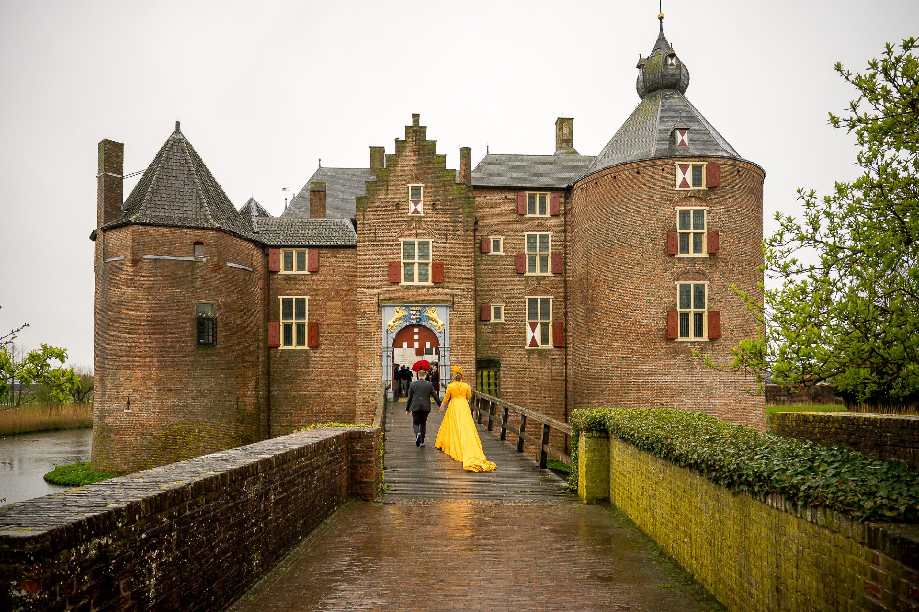 Bart-Roelinde-Jan-van-de-Maat-Fotografie-Bruidsfotografie-kasteel-Ammersoyen-Ammerzoden