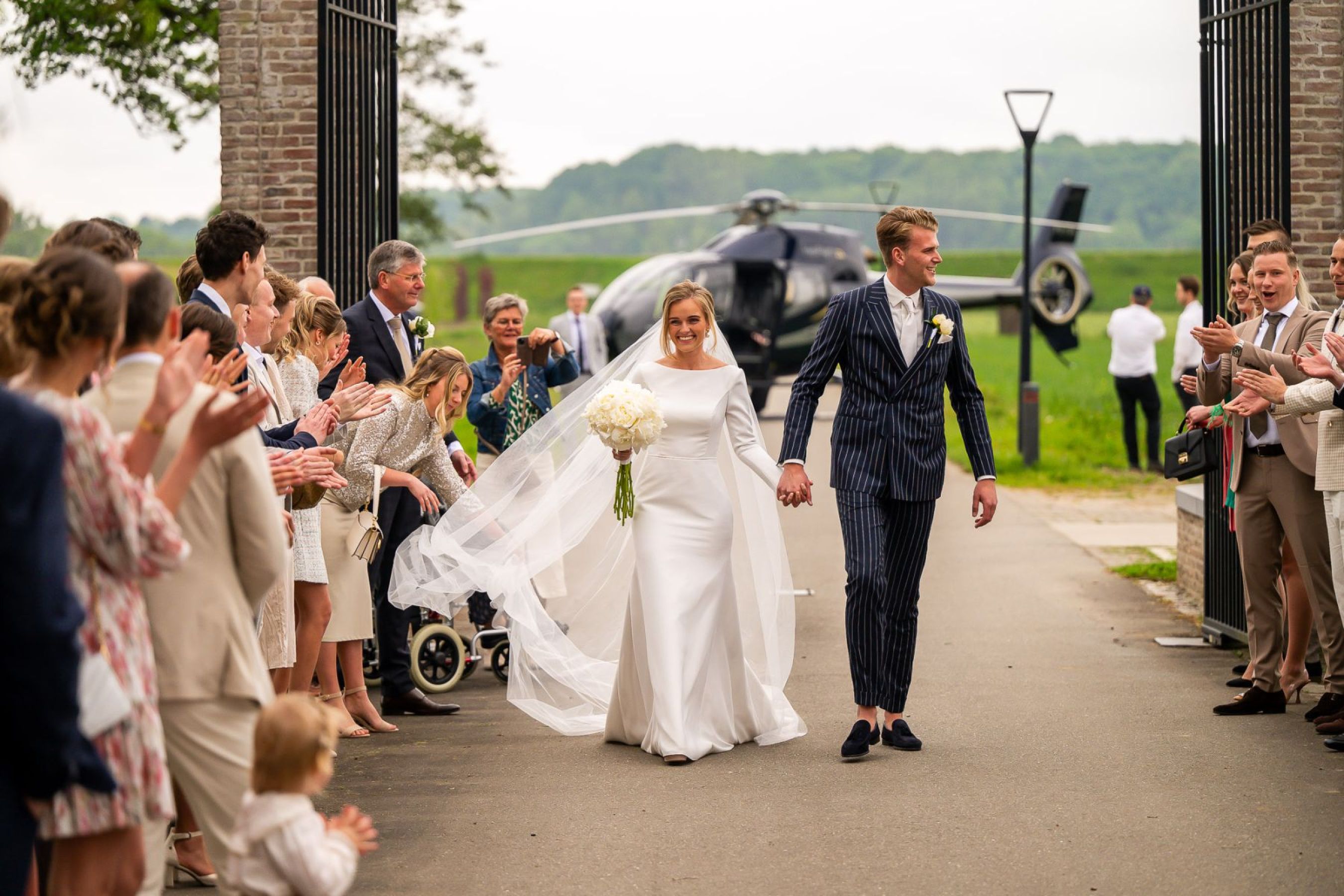 Niels-Harmke-Jan-van-de-Maat-Bruidsfotografie-Molen-de-Zwaluw-Kesteren-Helikopter-Heli