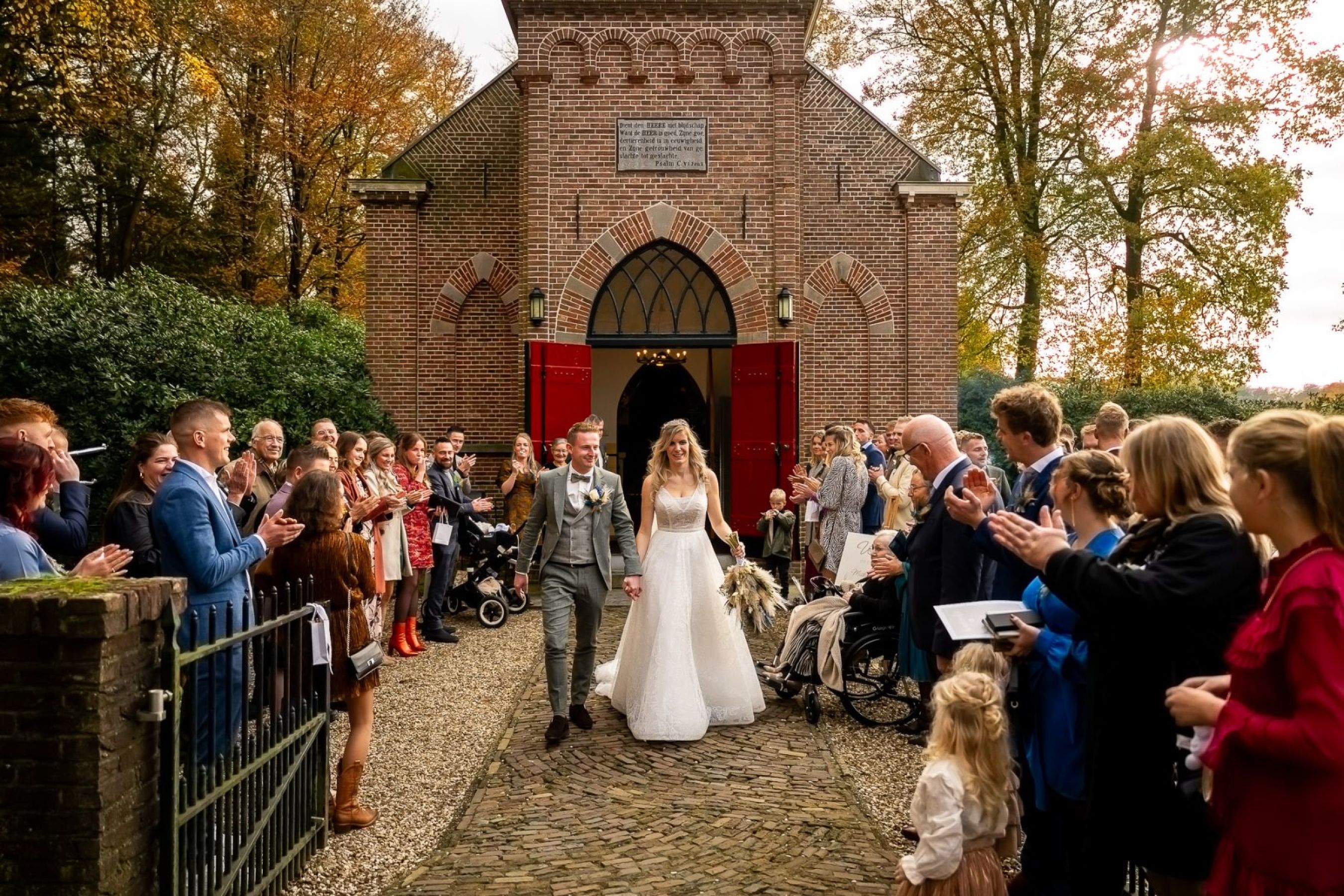 Michiel-Tamara-Jan-van-de-Maat-Bruidsfotografie-Trouwfotografie-kasteel-kapel-brasserie-Staverden-Veluwe