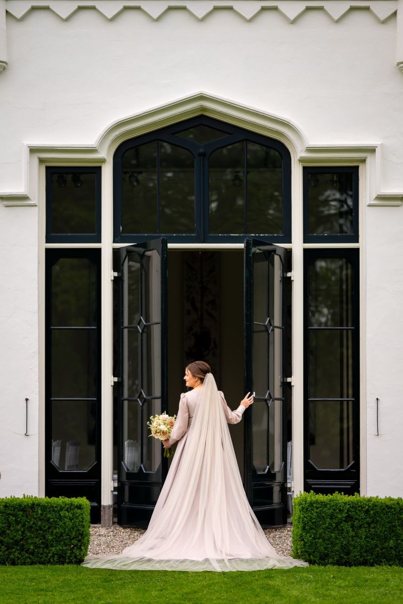 Erik-Joelle-Jan-van-de-Maat-Bruidsfotografie-Oranjerie-Landgoed-Sandenburg