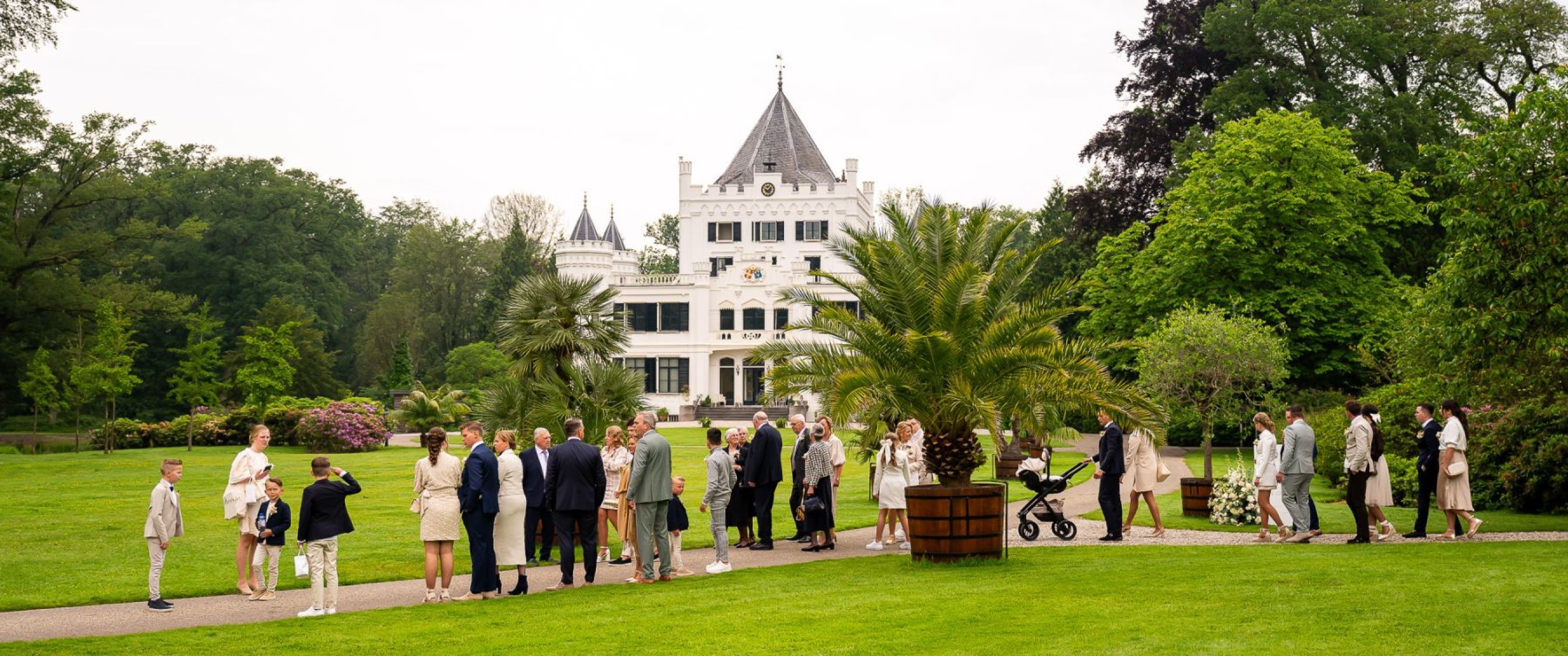 Erik-Joelle-Jan-van-de-Maat-Bruidsfotografie-Oranjerie-Landgoed-Sandenburg