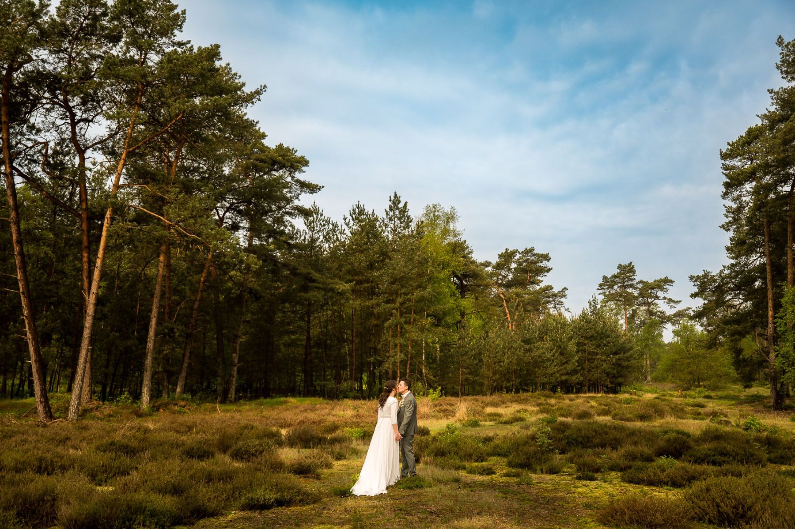 Arjan-Marlinde-Jan-van-de-Maat-Bruidsfotografie-Trouwfotografie-Leersum-bos-natuur