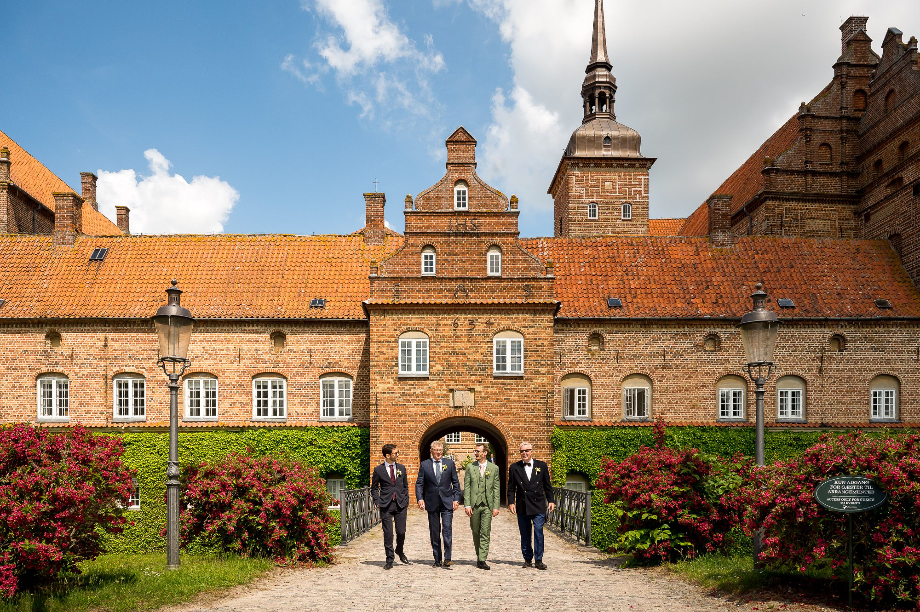 Jens-Christian-Caroline-Jan-van-de-Maat-Fotografie-Photography-Destination-Wedding-Denmark-Holckenhavn-Castle-Slot